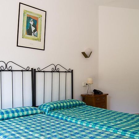 Hostal Rosales Es Pujols Exterior photo