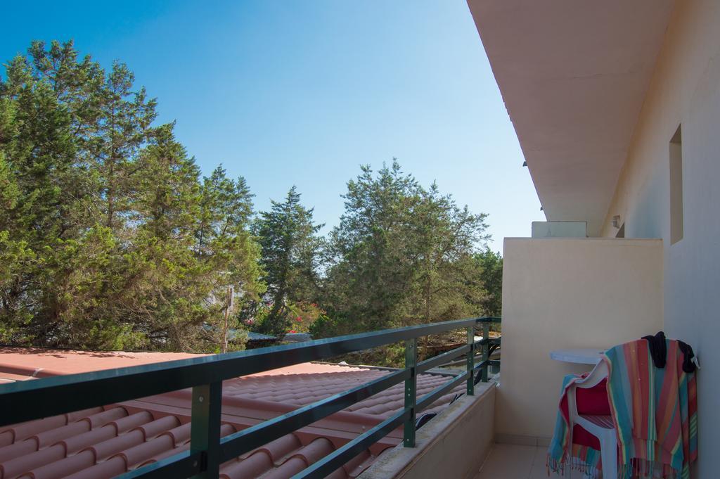 Hostal Rosales Es Pujols Exterior photo