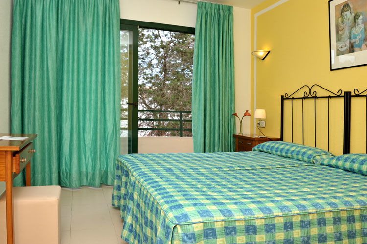 Hostal Rosales Es Pujols Exterior photo