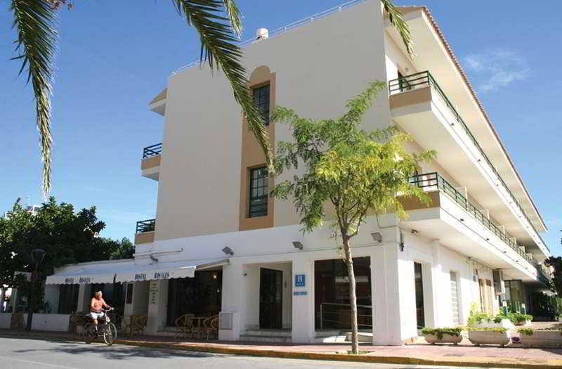 Hostal Rosales Es Pujols Exterior photo